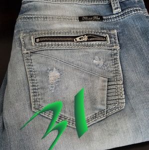 Miss me straight leg